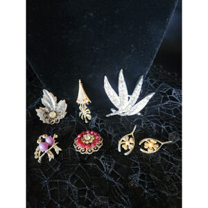 Vintage Brooches Set of 7 Silvertone and Goldtone